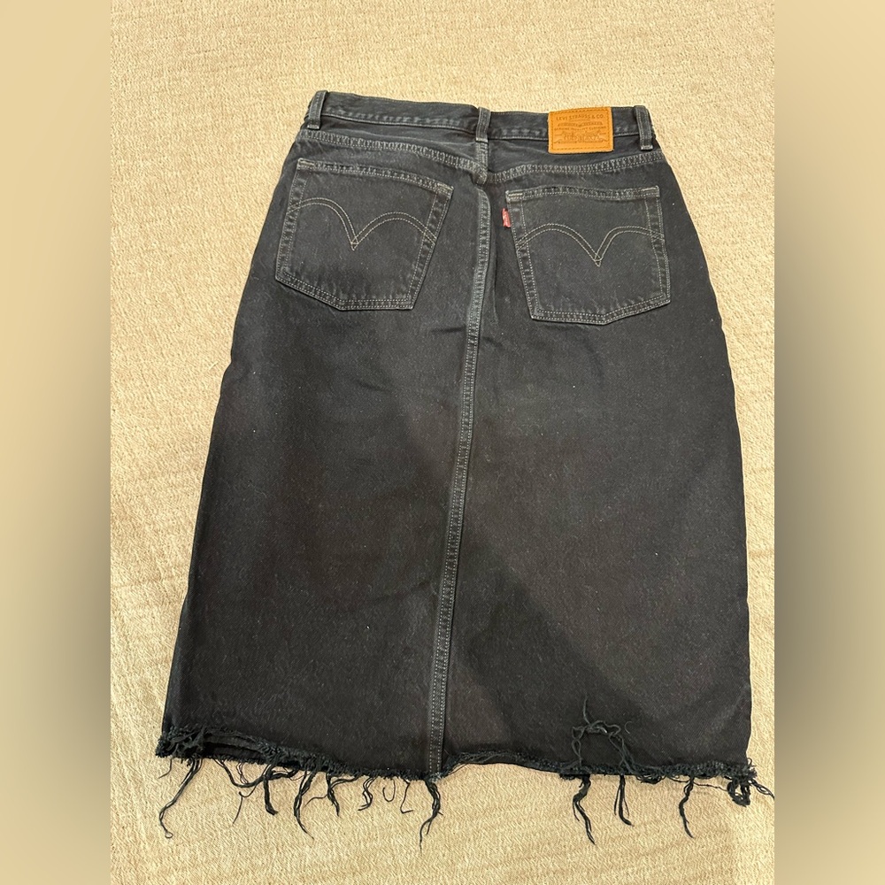 Levi's Dark Gray Denim skirt frayed hem - Picture 2 of 7
